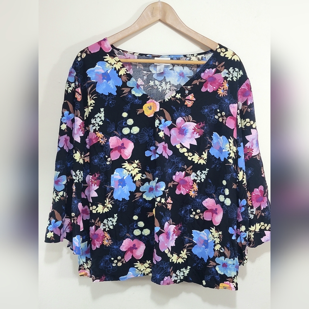 1x Womens Plus Size Ava & Viv Floral Print V Neck Top Sz 1x Like New T539